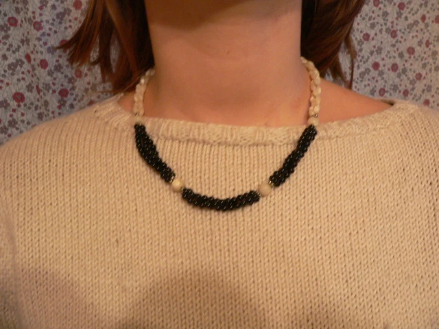 Ancien Collier En Nacre Et Perle Noire En Verre – Bijou Vintage