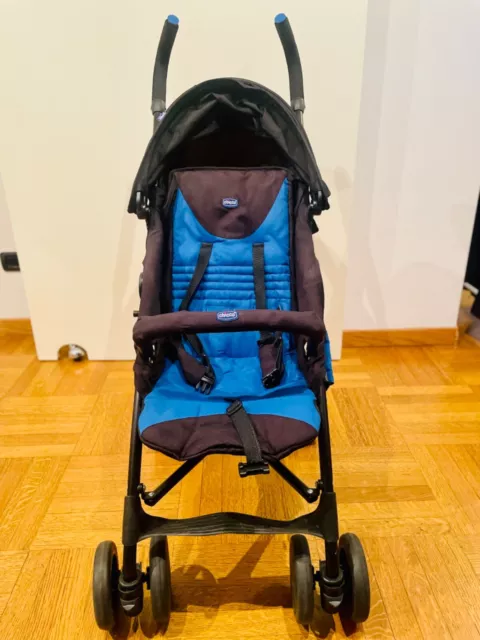 passeggino leggero chicco blu/nero