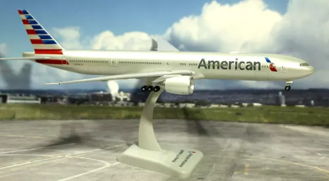 Hogan Wings  Boeing 777 323ER American Airlines  1:200 Scale 2