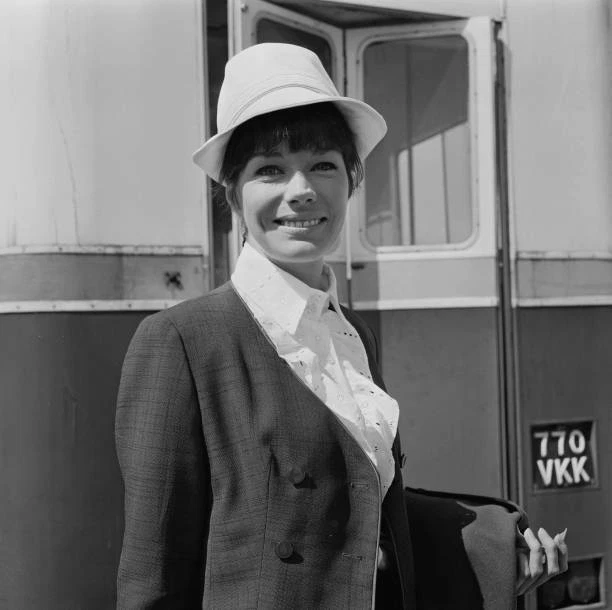 BRITISH ACTRESS ROSEMARY Nicols At Heathrow Airport 1967 OLD PHOTO £3.