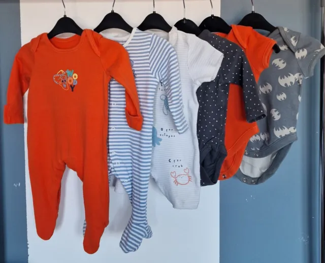 Baby Boys clothes bundle 0-3mths.Sleepsuits&bodysuits.6 pieces.Mixed brands.Used