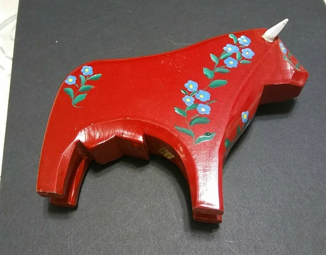 Arte popular vintage Dala Bull pintado a mano Suecia etiquetado en V Nilesen Billingsfors
