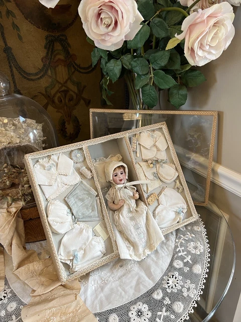 WONDERFUL FRENCH ANTIQUE DOLL SFBJ IN PRESENTATION CASE BOX TROUSSEAU Bru Jumeau