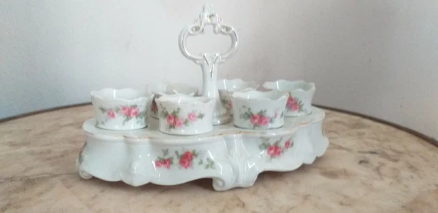 Rare coquetier en porcelaine de Limoges,monogramme sous couronne de marquis. - D