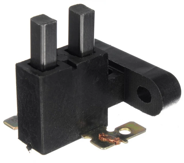 YAMAKATO Gruppo Spazzole Di Carbone Per Generatore 2kw (2 Pezzi) – Compatibile Con Generatori Clone Honda, Parte 31295-Z30-000, 31295-ZR6-T61. Dimensioni: Diametro Foro 6mm, Interasse 26mm. Ricambio OEM Qualità.