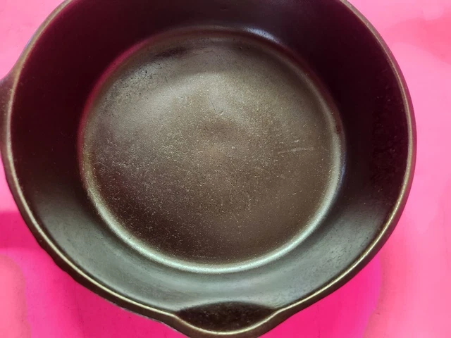 Vintage OLD Unmarked No. 5 WAGNER WARE Skillet w/ HEAT RING - FULLY CLEANED NICE