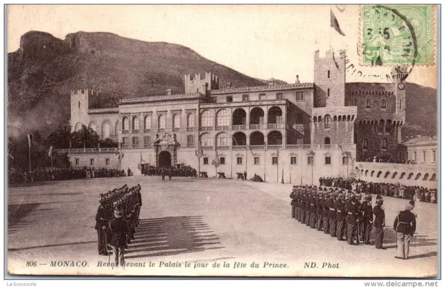 MONACO - revue devant le palais, jour de la fete du prince