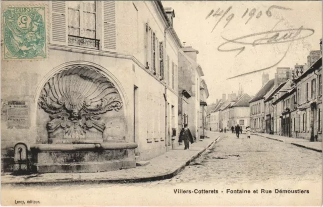 CPA Villers Cotterets Fontaine et Rue Demoustiers FRANCE (1052139)