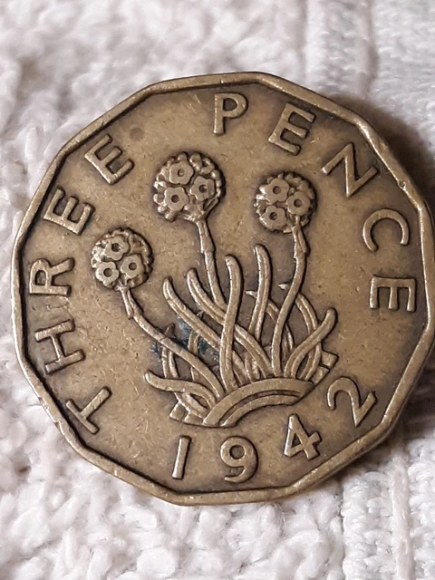 1942 Heavily Circulated Great Britain 3 Pence Coin , UK England,  With Flaws ☆ 2