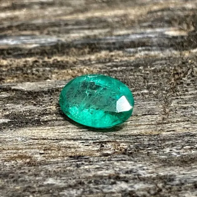 Certified 1.22 Carat Natural Oval Cut Emerald 8X6 MM Loose Gemstone For Jewelry