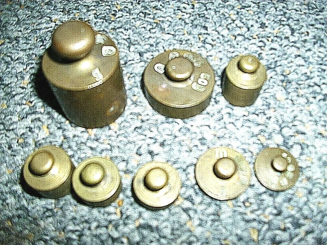 8 alte Waagen-Gewichte Messing von  5 bis 125 g 2