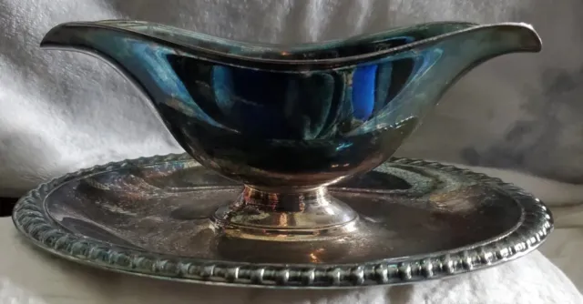 Vintage Wm Rogers #813 Silverplate Double Pour Gravy Boat w/ Attached Tray