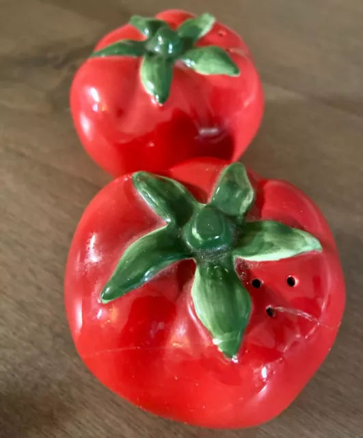 LARGE Red Tomato With Green Leaves Salt & Pepper Shakers Great Color! PRE-OWNED!