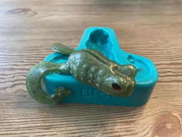 Warrior Baits Buzz Frawg Soft Plastic Bait Mold Frog DIY Lure