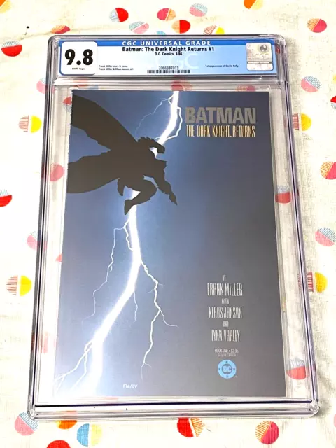 Batman: The Dark Knight Returns #1 / CGC 9.8 / 1st print / White Pages / Comic