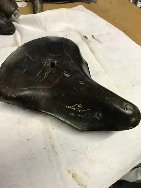 ancienne très Jolie selle de vélo en cuir Original - Marque Motobecane