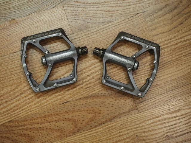 Straitline AMP Gray Flat Pedals All-Mountain bike Enduro Trail