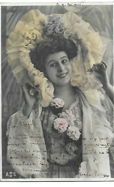 CPA cartes postales anciennes belle femme aux froufrous de dentelles fleurs