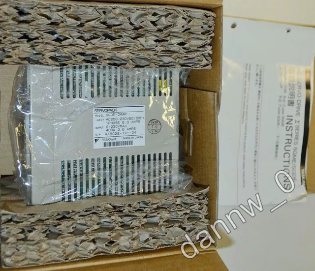 New In Box   SGDE-04AP AC Servo Drive   #D5