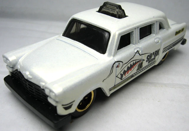 2015 Matchbox Checker Cab Shark Week 1:64 White / Pearl 3" Diecast Car - Nice