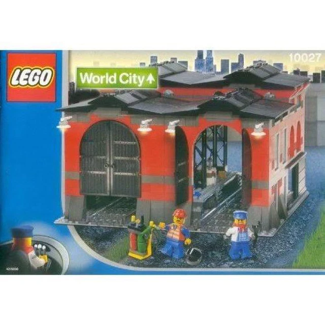 LEGO World City Train Engine Shed 10027 In 2003 Used Retired LEGO World City Train Engine Shed 10027 In 2003 Used Retired