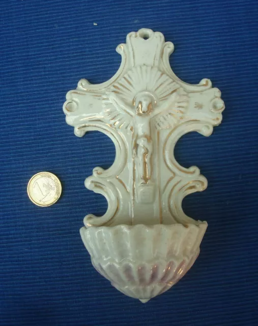 V51 Benitier Ancien XIXe Biscuit Porcelaine Crucifix Croix Jesus Religion Or