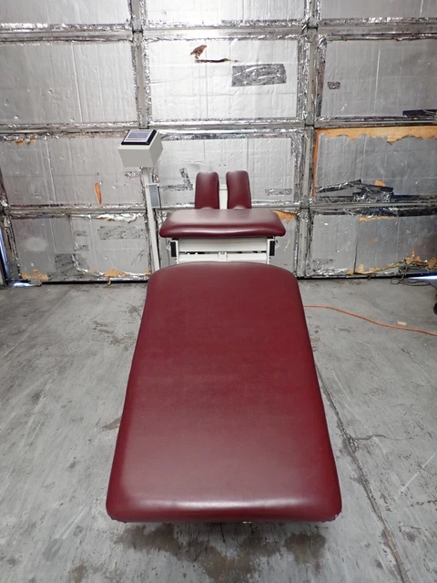 Saunders Group Chattanooga 73000A Active 3D Trac Chiropractic Treatment Table