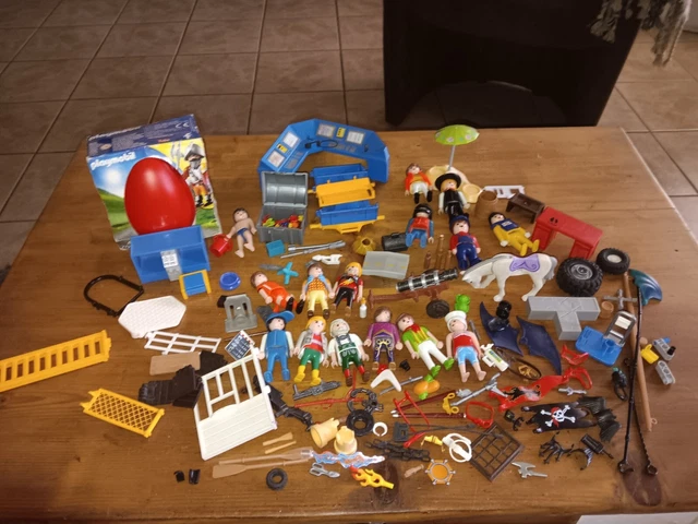 Lot de Playmobil Personnages et divers accessoires