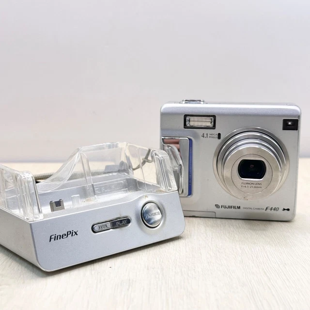 FUJIFILM FINEPIX F440 Digital Compact Camera Vintage 4.1MP