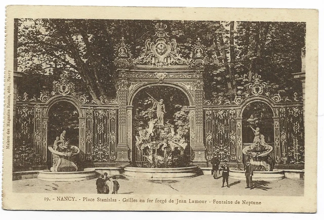 CPA " NANCY - Place Stanislas - Grilles en fer forgé de Jean Lamour