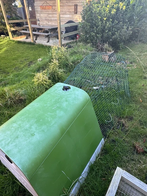 OMLET EGLU GO Rabbit Hutch Leaf Green With 2 Meter Run Good Used
