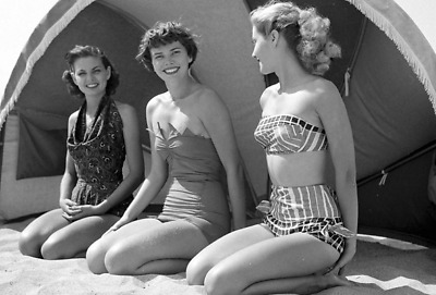 Vintage Beach Girls Photo 1804b Oddleys Strange & Bizarre