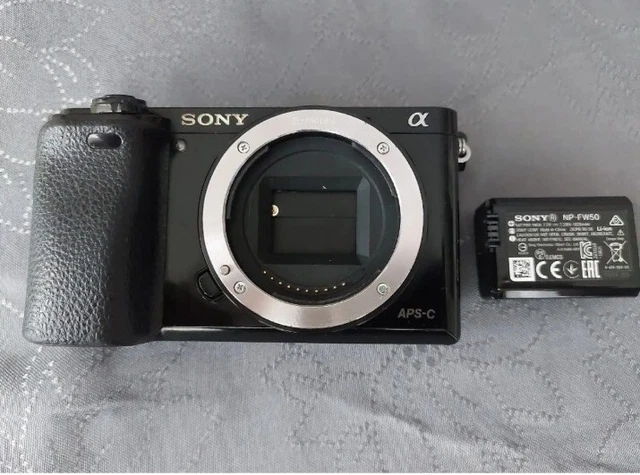 Sony a6000 nu (Hors service) FOR PARTS OR REPAIR