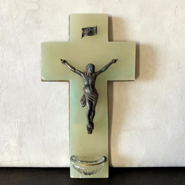 Ancien  bénitier crucifix mural en albâtre et bronze