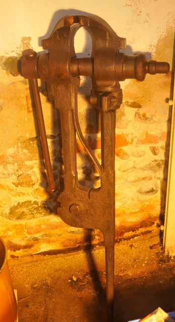 Ancien étau De Montage Pour Mouche Artificielle Sur Piédestal - Sans Marque
