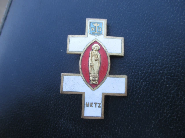 Pin's Vintage Supporters Club De Football - Manchester - Broche Émaillée