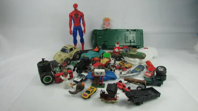 Lot de divers jouets pour pièces