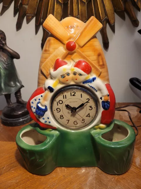 Vintage 1950s LANSHIRE SELF STARTING ELECTRIC CLOCK Dutch Couple Planter Works