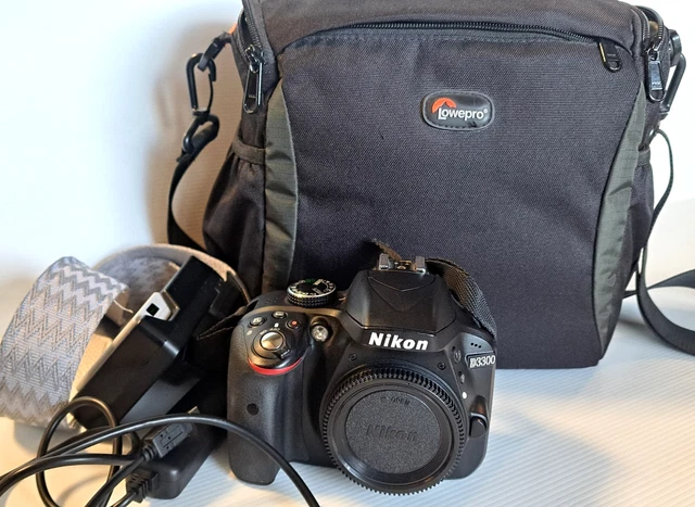 Nikon D3000 カメラとLoweproバッグ NIKON D3300 SLR Camera 24.2MP