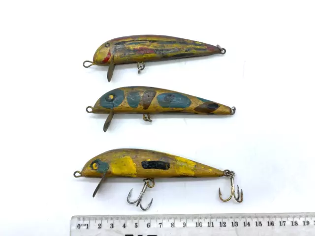 VINTAGE FISHING LURES x3 - hand painted - each one unique - Lot. 3