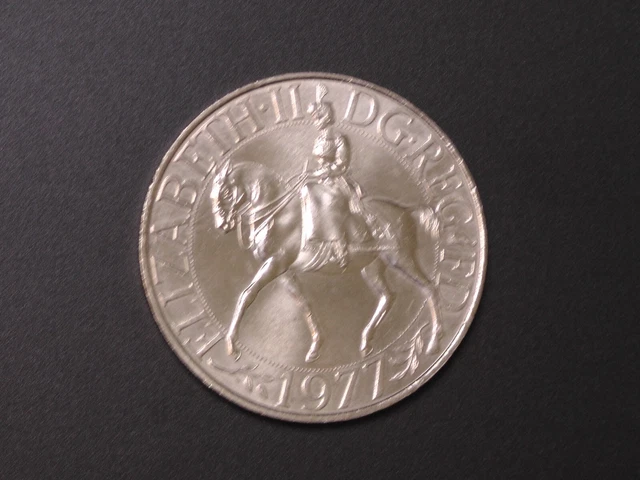 1977 QUEEN ELIZABETH II Silver Jubilee Commemorative Crown Coin DG.REG