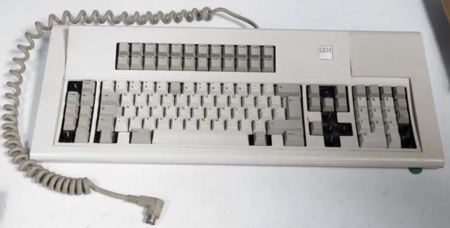 Vintage IBM 3196  Terminal 122 Key Keyboard 1390572 mainframe ST533