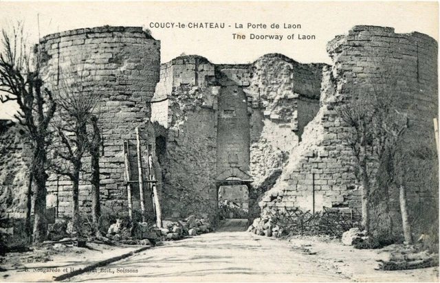 G25 / Dept 02 Cpa Coucy Le Chateau La Porte De Laon Non Voyagee Voir Dos