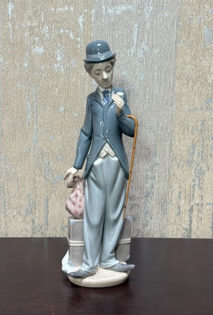 LLADRO VINTAGE CHARLIE CHAPLIN THE TRAMP Number 5233 with Walking