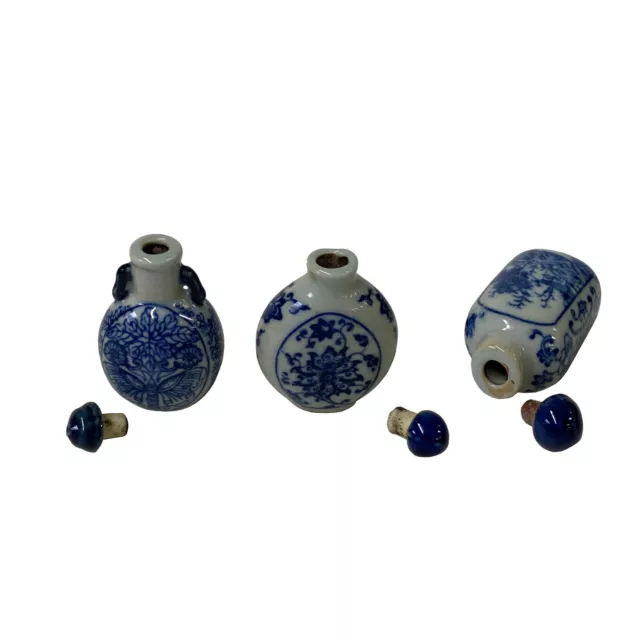 3 x Chinese Porcelain Snuff Bottle With Blue White Flower Graphic ws2455 2