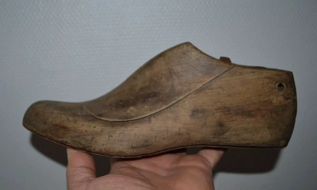 D3- PAIRE EMBAUCHOIRS anciens en bois 28,5cm de long EUR 18,00 - FR