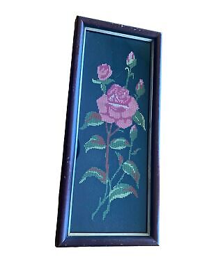 Cuadro con aguja floral de rosa cosida a mano de colección en negro