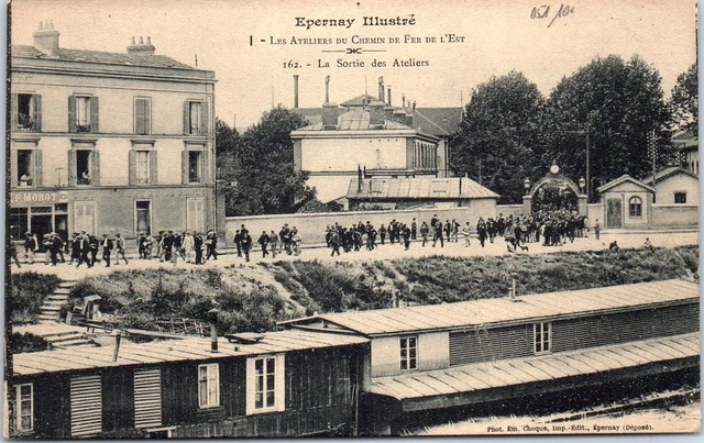 51 EPERNAY - Sortie des ateliers du chemin de fer de l'Est
