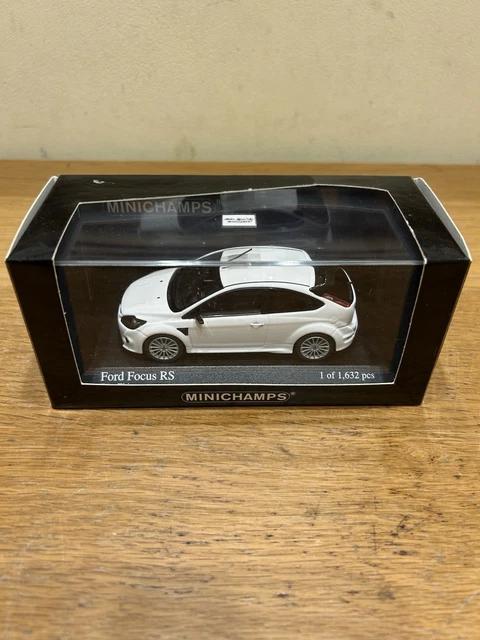 Miniature Minichamps 1/43 – Ford Focus MK1 2002 – Silver – Diecast – Neuve