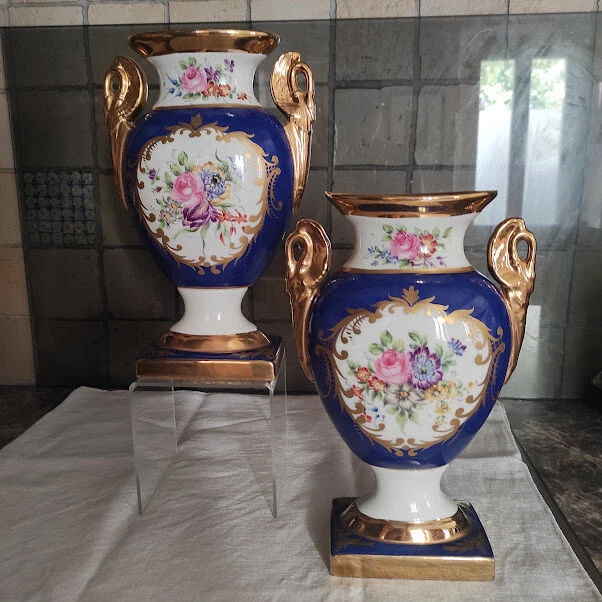 Paire De Vases Empire Anciens En Porcelaine